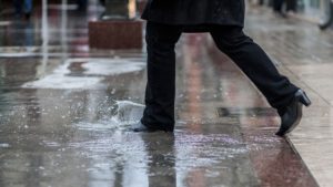 Утре значително постудено и дождливо