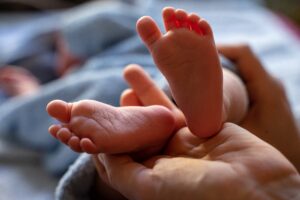 На 54 години роди девојче од ембрион замрзнат пред 22 години
