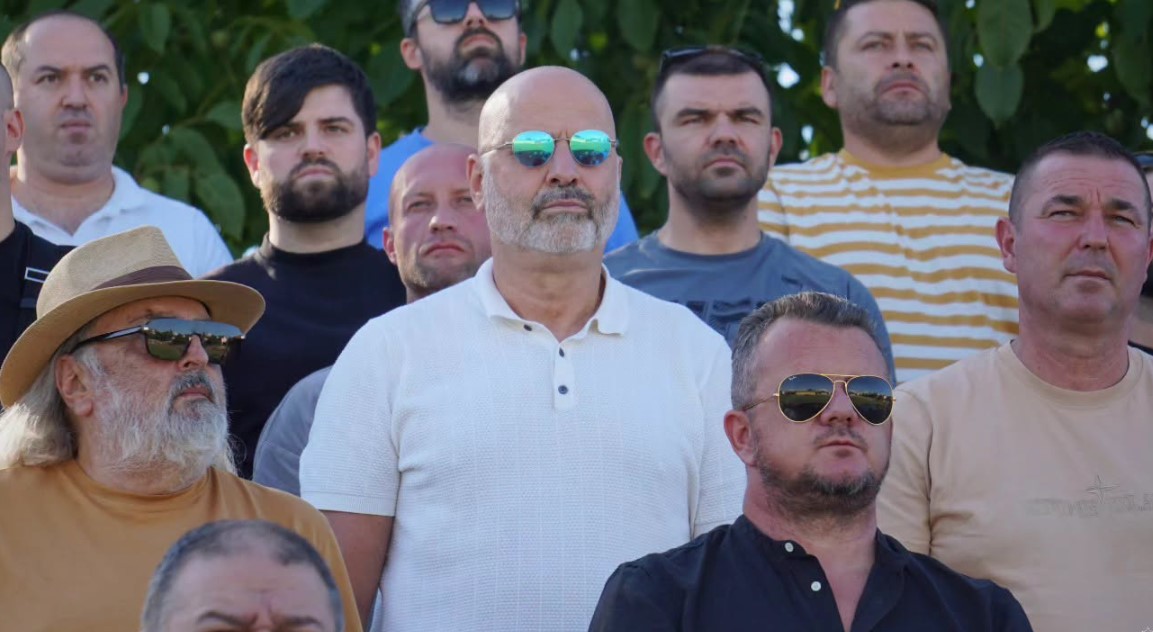 Новиот тренер на Вардар натпреварот во Свети Николе го гледа од трибини