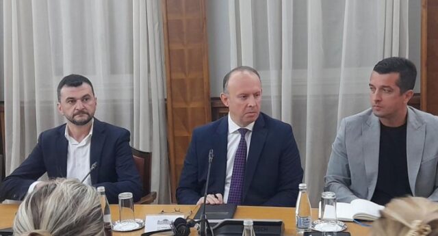 Гаши Мојата политичка интуиција ми кажува дека нема да има предвремени избори