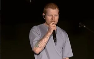 (ВИДЕО+ФОТО) Во Филаделфија – Ед Ширан зборувал за Газа на концертот по драмата со Меклмор: „Скршен сум од загубата на цивилни животи“