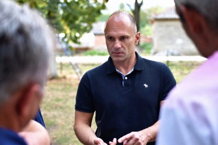 ПЕТРУШЕВСКИ: Филипче ги лаже граѓаните дека Македонија не е на продажба, а токму тој го продава идентитетот и јазикот на Бугарија