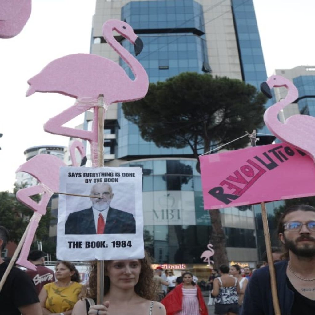 „Протест што менува сè“ – 100 дена „Фламинго револуција“ во Албанија