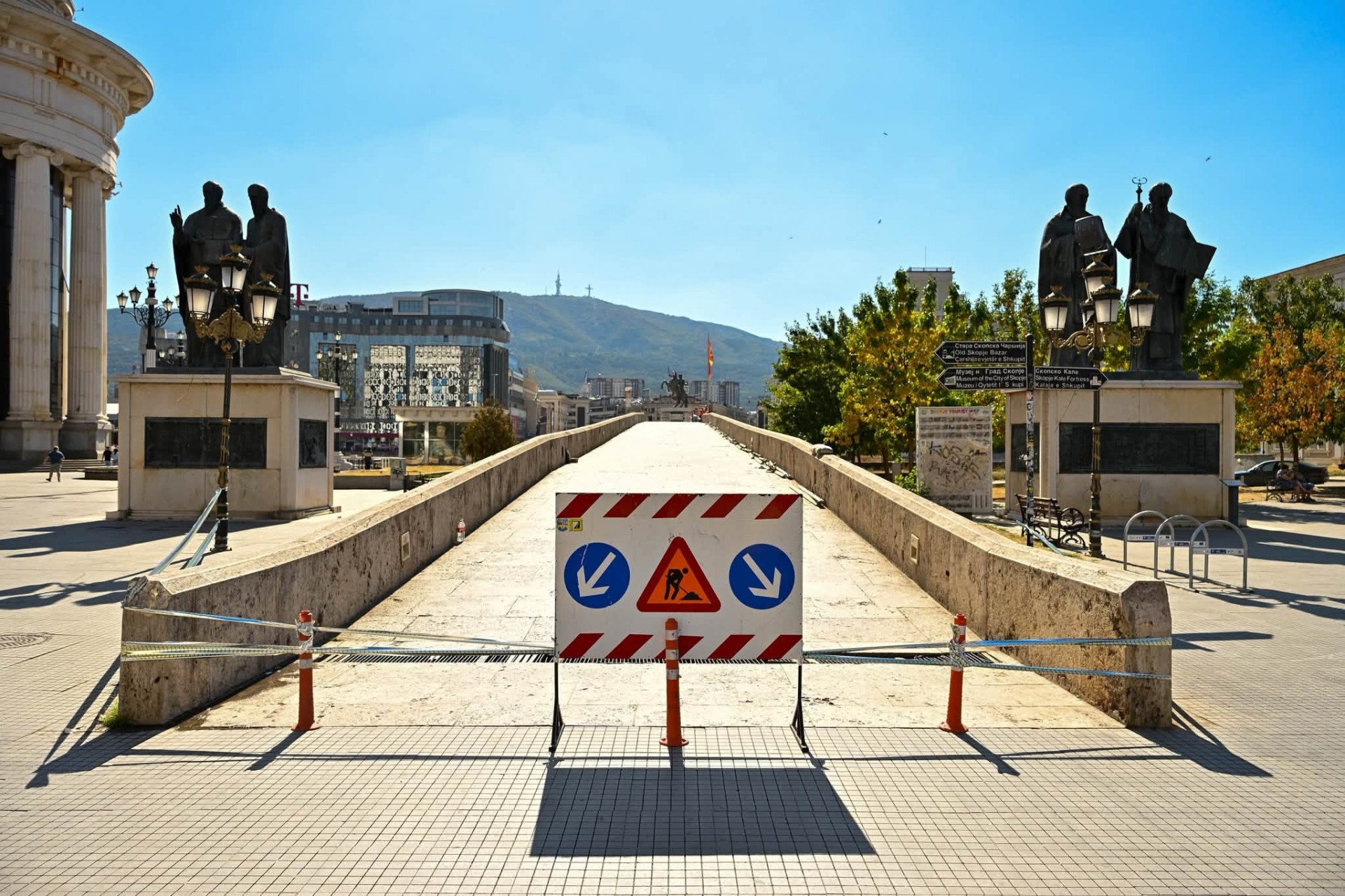 ФОТО: Скопје добива нова ноќна атракција: Камениот мост со модерно архитектонско осветлување