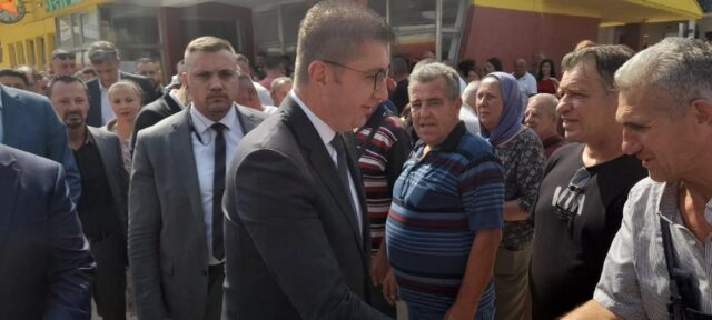 Мицкоски вели дека сега се задолжуваат за да отплатат долгови направени од претходната Влада