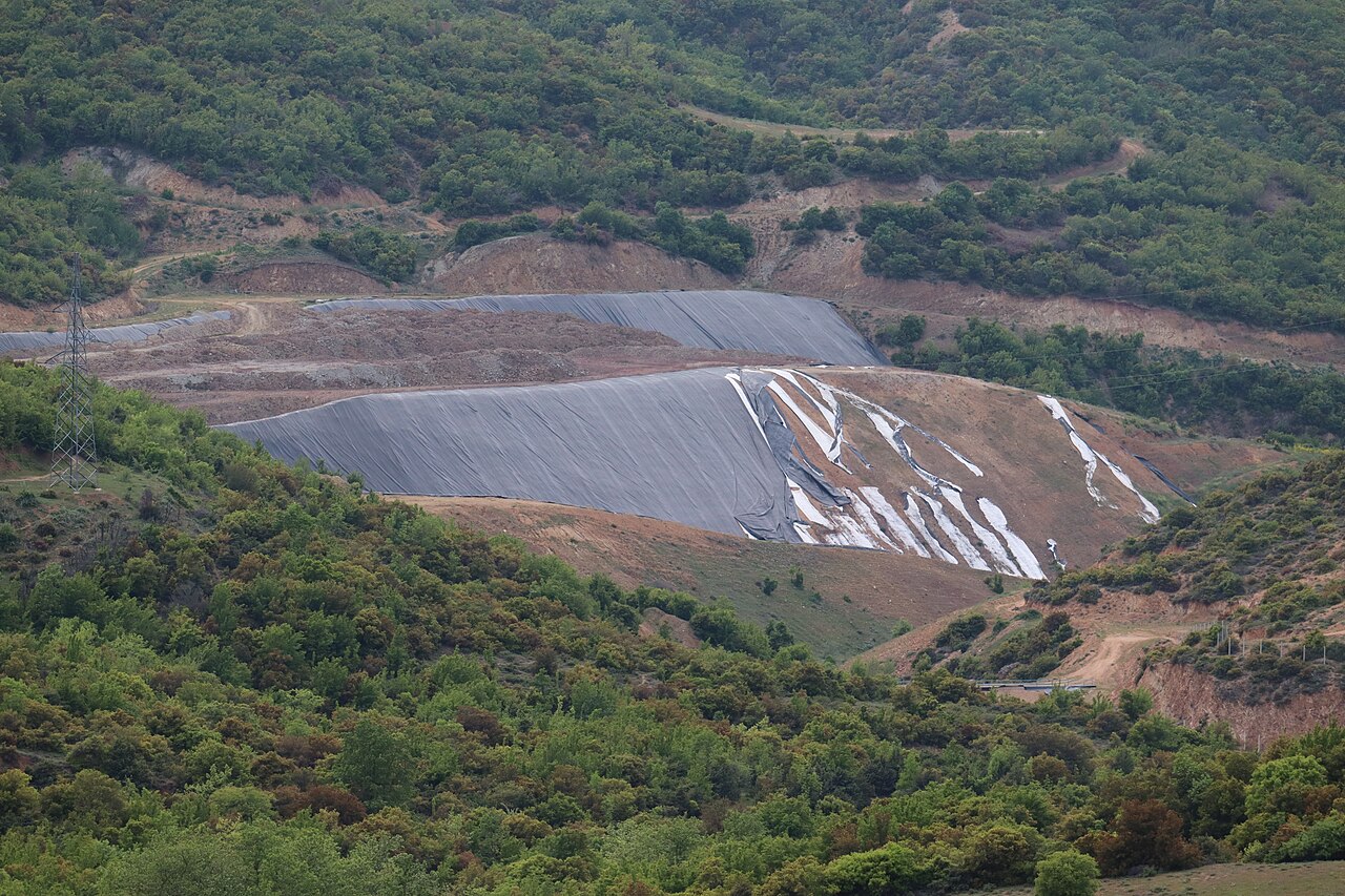 Мицкоски нема право да ги распродава земјата, рудите и водата, порача Филипче