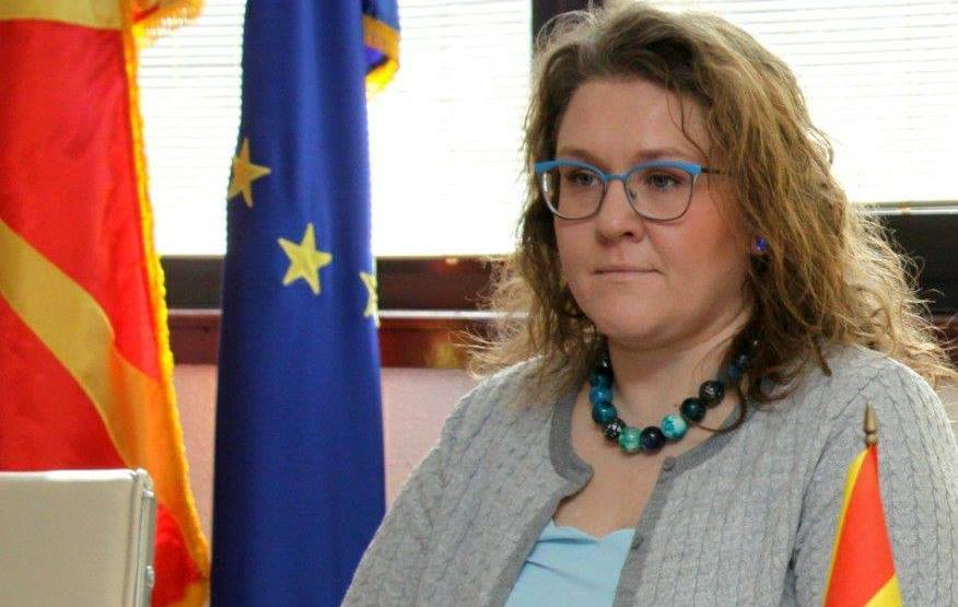 Петровска: Проблем се тајните преговори, не дата центрите