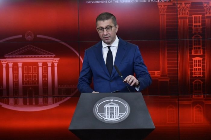 МИЦКОСКИ: Жалам што бугарските политичари прават естрадна ѕвезда од Ива Михајлова и апсолутна лага е дека легално минала граница