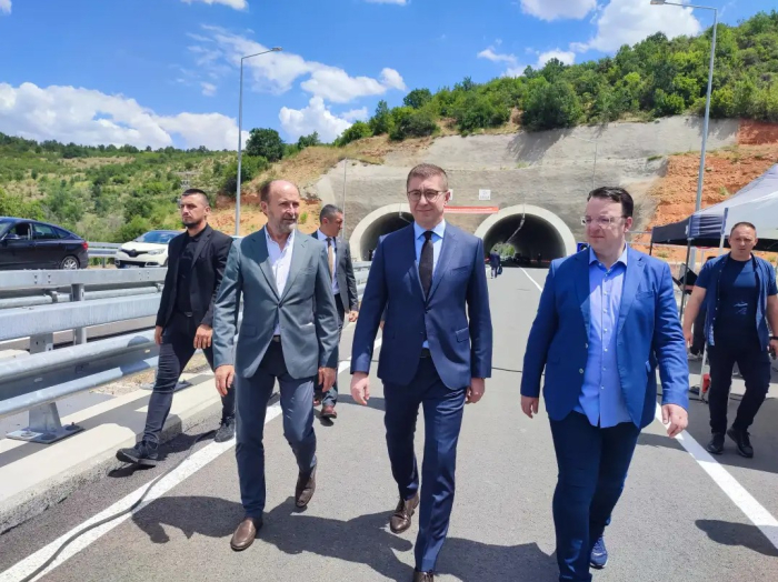 Премиерот Мицкоски и министерот Николоски на почеток на изградба на автопатот Букојчани – Кичево