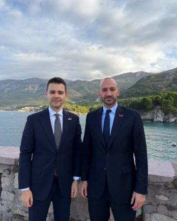 ВО ФОКУСOT ЕВРОПСКИОТ ПАТ НА МАКЕДОНИЈА: Муцунски на средба со францускиот министер Хадад