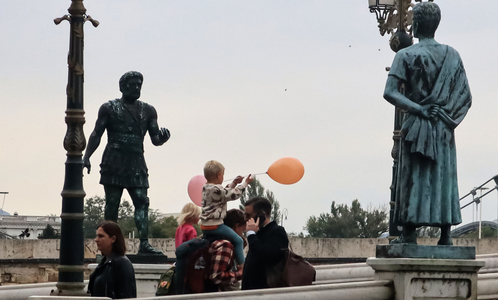 До четврток сончево и топло, од петок променливо облачно со пообилни врнежи