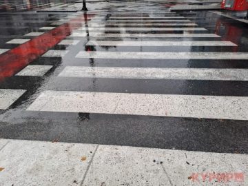 СО АВТОМОБИЛ УДРЕН ПЕШАК НА БУЛЕВАРОТ НИКОЛА КАРЕВ: Скопјанец се здоби со тешки телесни повреди