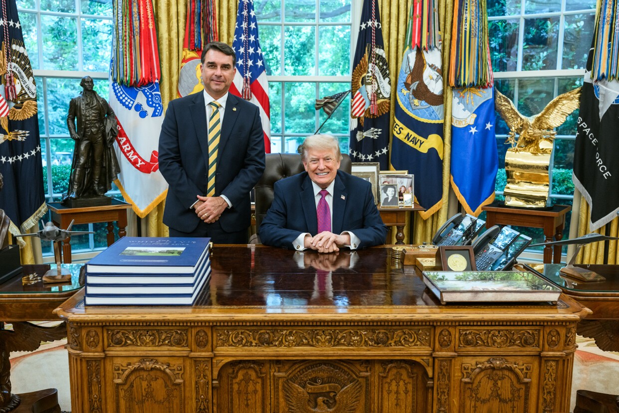 Флавио Болсонаро избега од Бразил, Трамп му отвора врата во САД – сомнежи дека Вашингтон помогнал во бегството