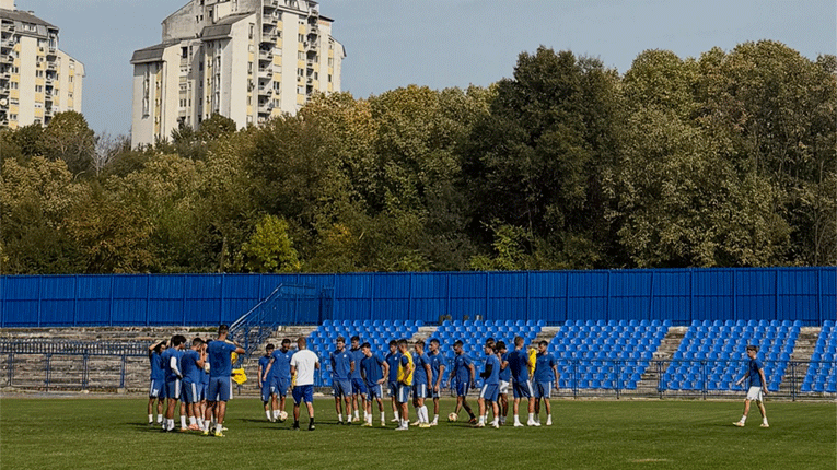 Братско дерби на Чаир, Скопје со нов тренер го пречекува Вардар