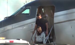 ВИДЕО: Болсонаро избега во Мајами па се прогласи за „лидер на Бразил“