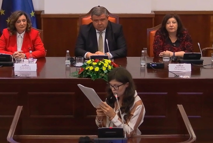 Слепите лица бараат законско признавање на факсимилот, подобрување на пристапноста на превозот и дигитална еднаквост како услови за независно живеење