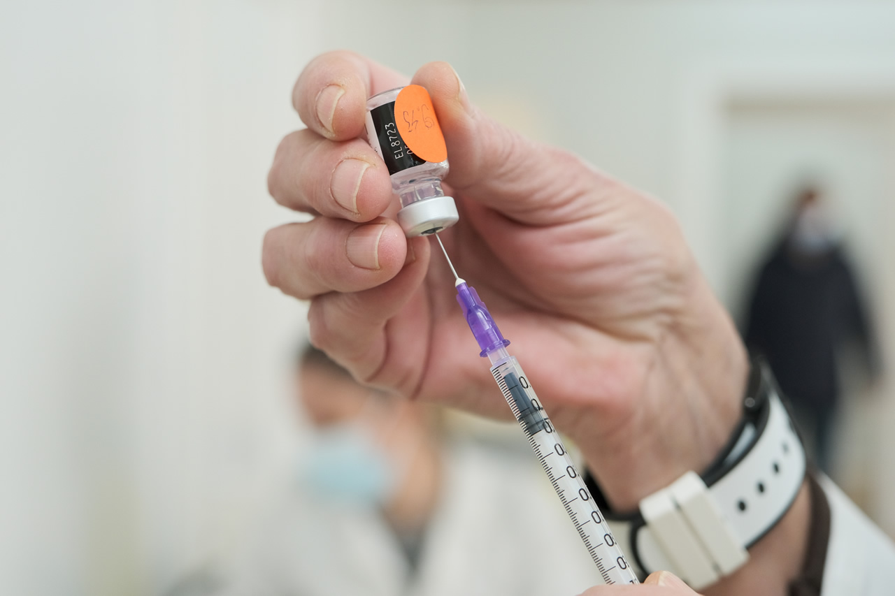 ЗАПОЧНА ВАКЦИНАЦИЈАТА ПРОТИВ СЕЗОНСКИ ГРИП – Најголем интерес во четири македонски градови