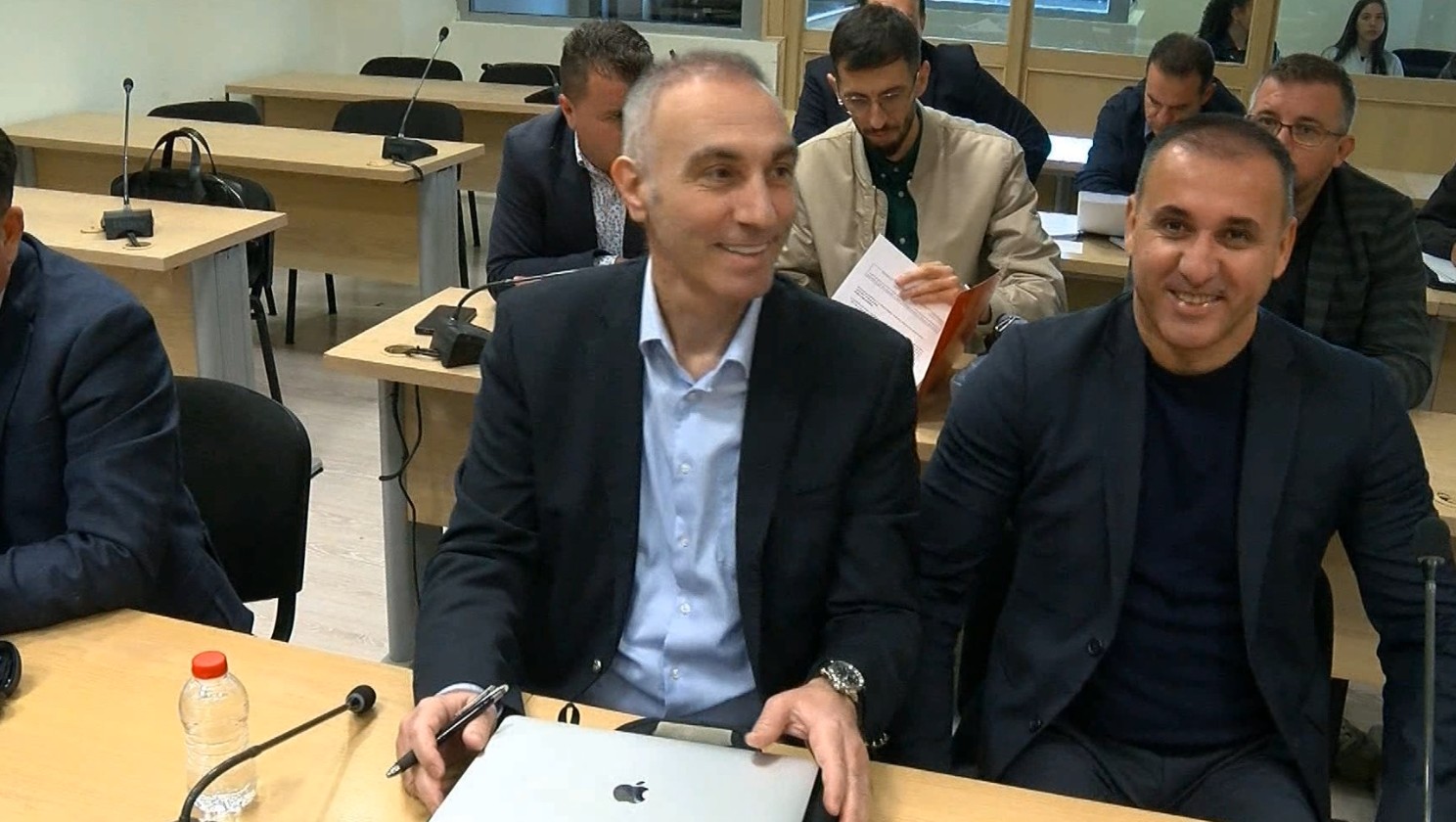 Артан Груби излезе од куќен притвор, но надвор од Скопје нема да може да оди