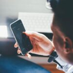 Телефонот ви ја празни батеријата ноќе поради поставка што многумина не ја проверуваат