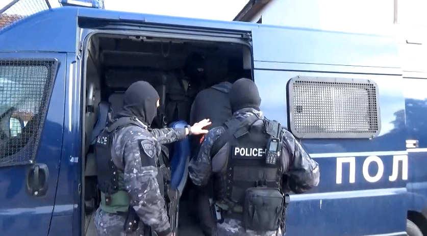 Претреси на 40 локации низ државата, пронајдени дрога, оружје, пари и мачети
