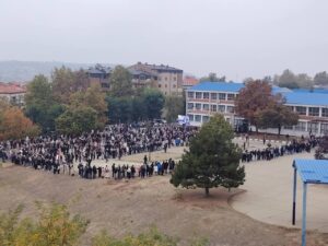 ВИДЕО: Што значи и кому му одговара големата излезеност на изборите во Србија