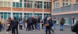 ВИДЕО: Србите од Косово одат во Србија на гласање, гужви на границите