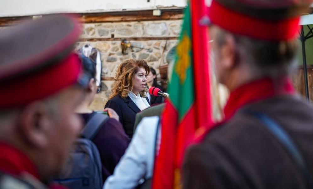 Секогаш сме отворени за разговори со Северна Македонија, но без ултиматуми, вели бугарската претседателка Јотова