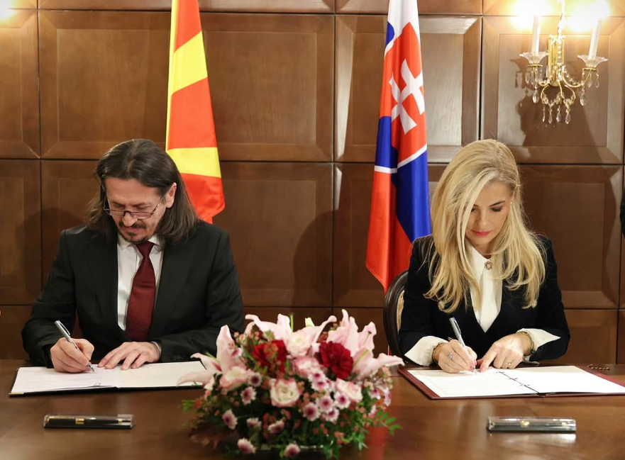 Македонија и Словачка потпишаа нов договор за зајакнување на културната соработка
