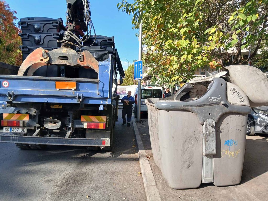 ЈП Комунална хигиена-Скопје ги стави во употреба новите специјални комунални возила