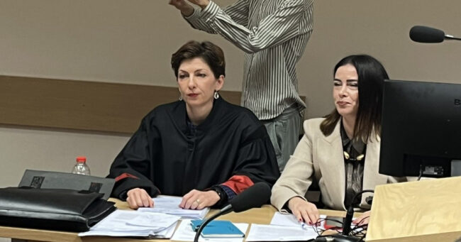 ВЕШТАКОТ ПЛАТЕН ОД ОБВИНЕТИОТ ЃОКО РИСТОВ, ЗА НАЈДЕНАТА ДНК НА ПАРИТЕ ВО ЅИД, СО СИГУРНОСТ ТВРДИ ДЕКА ЛИВЧИЊАТА СО СУМИ ГИ ПИШУВАЛА МАЈКАТА ДОНКА РИСТОВА