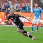 Интер Мајами со победа од 2-0 над Њујорк Сити обезбеди пласман во плејофот на МЛС: Меси и Суарез со асистенции, Сент Клер одбрани пенал