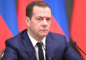 Медведев: Киев е слеп и e во паника без американските разузнавачки информации