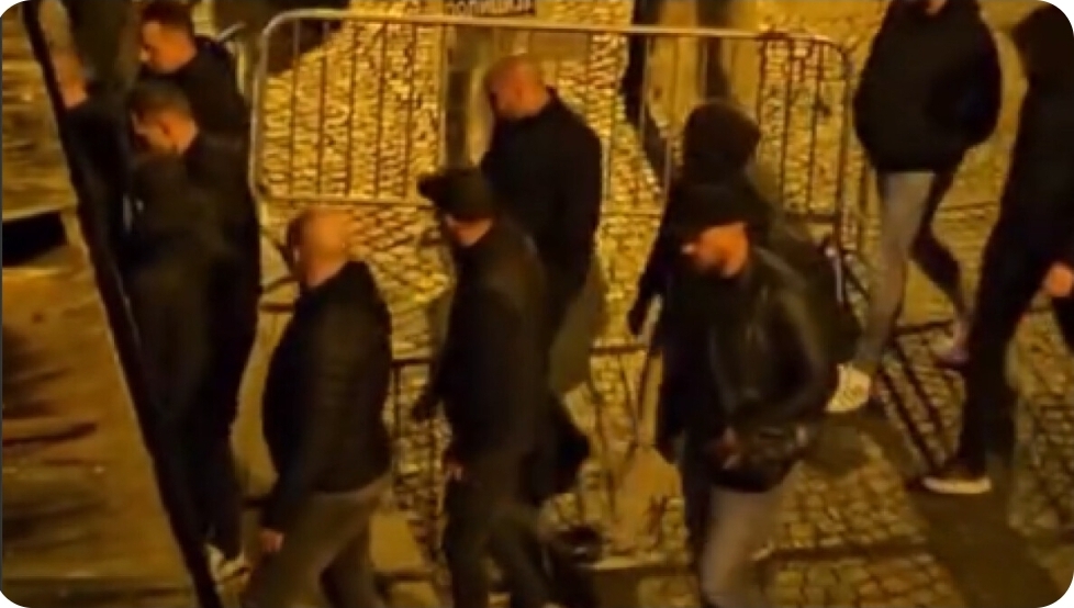 (Видео) Мажи со фантомки влегуваат во Пионерскиот парк во Белград, полицијата ги пропушта