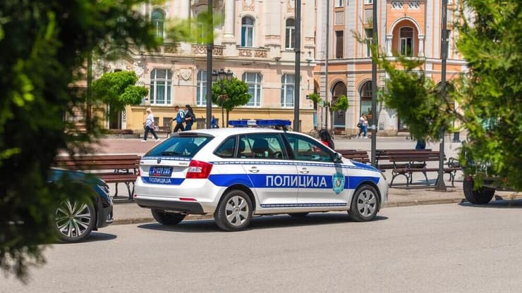 Дојави за поставени бомби во десетици училишта во Србија
