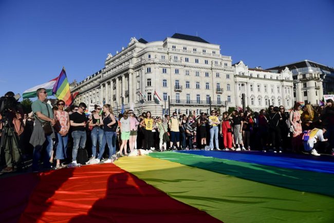 УНГАРСКИОТ ПАРЛАМЕНТ ГИ УКИНА МЕРКИТЕ ПРОТИВ ЛГБТ-ЗАЕДНИЦАТА ОД ВРЕМЕТО НА ОРБАН