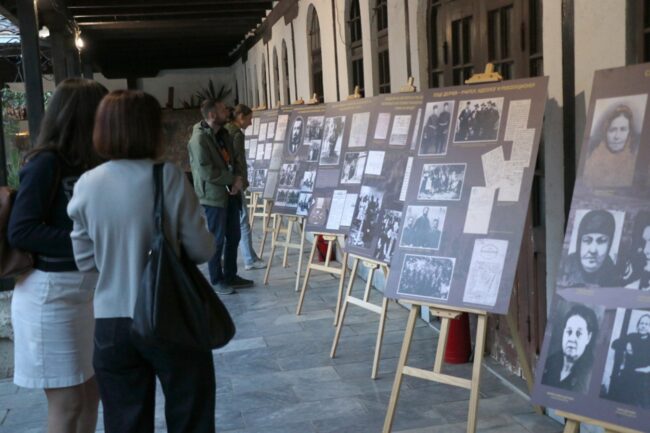 ВО ЦРКВАТА „СВ. СПАС“ ОТВОРЕНА ИЗЛОЖБА ЗА 80 ГОДИНИ ОД ПРЕНЕСУВАЊЕТО НА ОСТАНКИТЕ НА ГОЦЕ ДЕЛЧЕВ ВО СКОПЈЕ