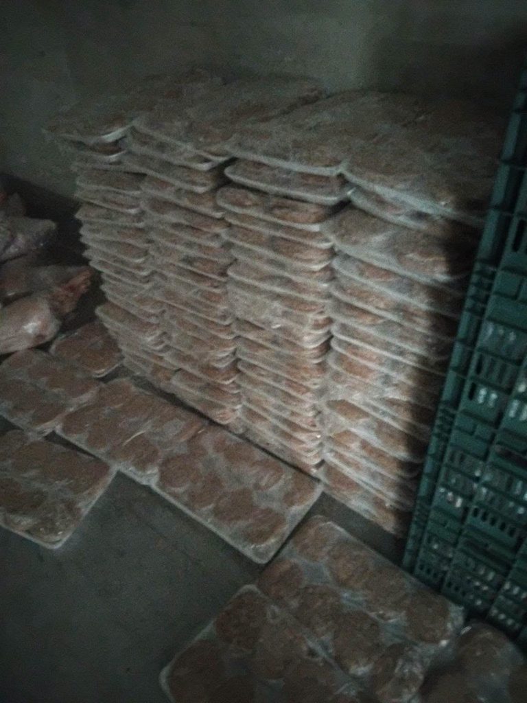 АХВ уништи 470 килограми ќебапи, плескавици и внатрешни органи