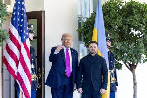 Нови протести во Париз пред обраќањето на Макрон, младите велат: „Ништо не може да нè смири“