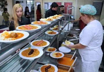 Мицкоски: Предложивме студентскиот оброк да се зголеми на 4.500 денари месечно, да се воведе дигитална услуга преку М-услуги и можност за дополнителни попусти