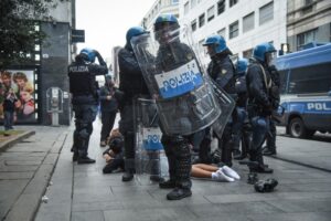 ВИДЕО: Не можете да ги палите градовите – Мелони по нередите во милано