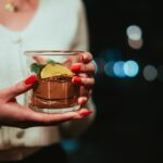 Есенски десерт за вистинско уживање — кремаст мус од костени и чоколадо готов за само 10 минути