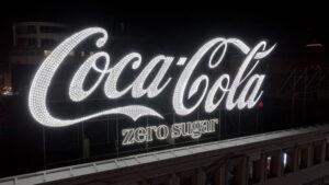 Невремето го оштети, Coca-Cola му даде нов изглед