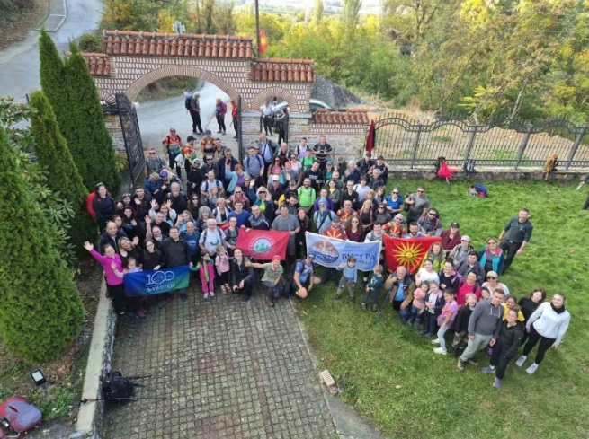 Околу 150 планинари учествуваа на деветтата „Милениумска патека“ на Сува Гора