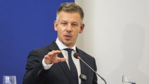 Маѓар: Унгарија нема да испорачува оружје за Украина