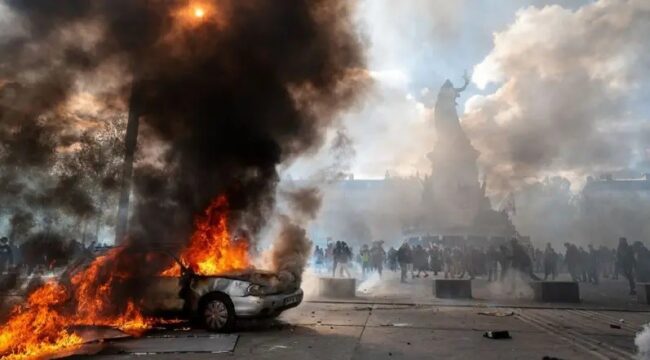 ПОЛИЦИЈАТА СЕ СУДРИ СО ДЕМОНСТРАНТИТЕ ВО ПАРИЗ, ЛИОН И СТРАЗБУР, СТОТИЦИ СЕ УАПСЕНИ ШИРУМ ФРАНЦИЈА