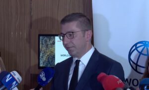 ВИДЕО: Мицкоски очекува „коњопој средба“ во Софија