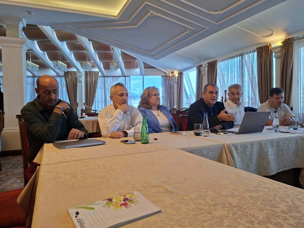 Филипче сè повеќе личи на Груевски, ги навредува партиските борци и го одбива дијалогот, велат од Платформата „Разговори за иднината во 12:05“