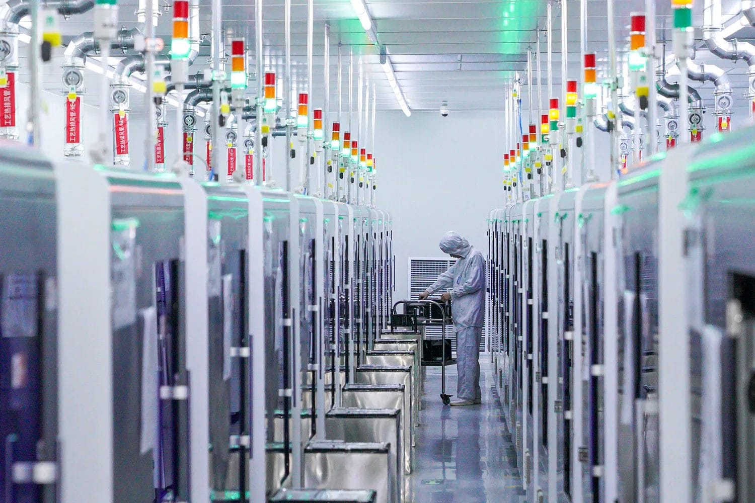 Фабриките имаат 2,8% помалку работници, а произведуваат повеќе од лани – што се менува во македонската индустрија?