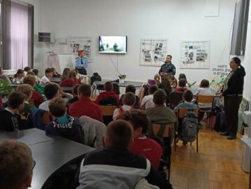 БОРБА ПРОТИВ ВРСНИЧКО НАСИЛСТВО И ЗАВИСНОСТИ: Едукативни предавања за заштита од кражби и сообраќајни контроли во десет македонски општини