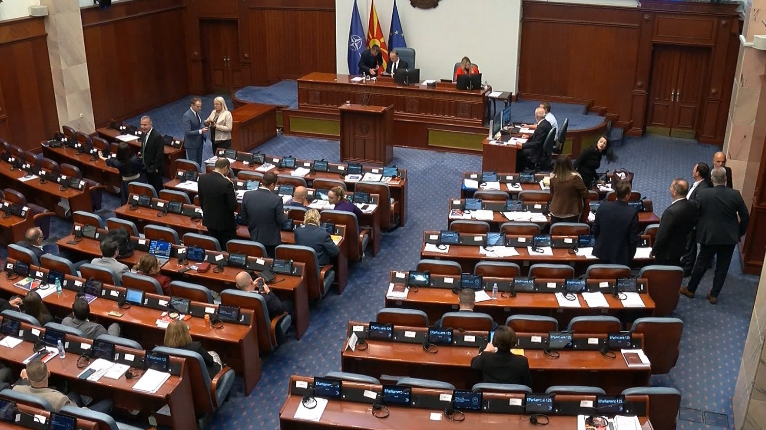 Не помина предлогот за минималец од 600 евра - Од 105 присутни пратеници само 13 гласаа „да“